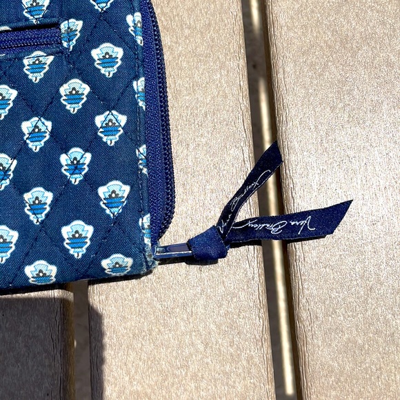 Vera Bradley large zip wallet/clutch. - Picture 4 of 8